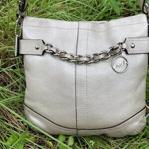 Coach Vintage White Leather Crossbody/Shoulder Bag (adjustable) Silver Gray